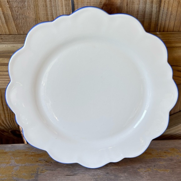 Williams Sonoma Aerin Garden Bouquet Blue Scalloped White Dinner Plate - Picture 6 of 8